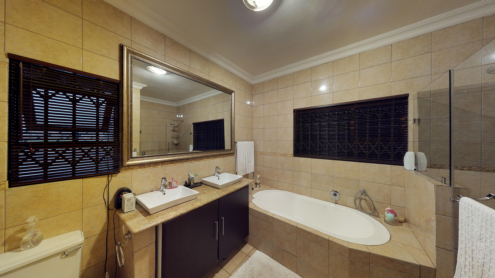 real estate photograph bathroom