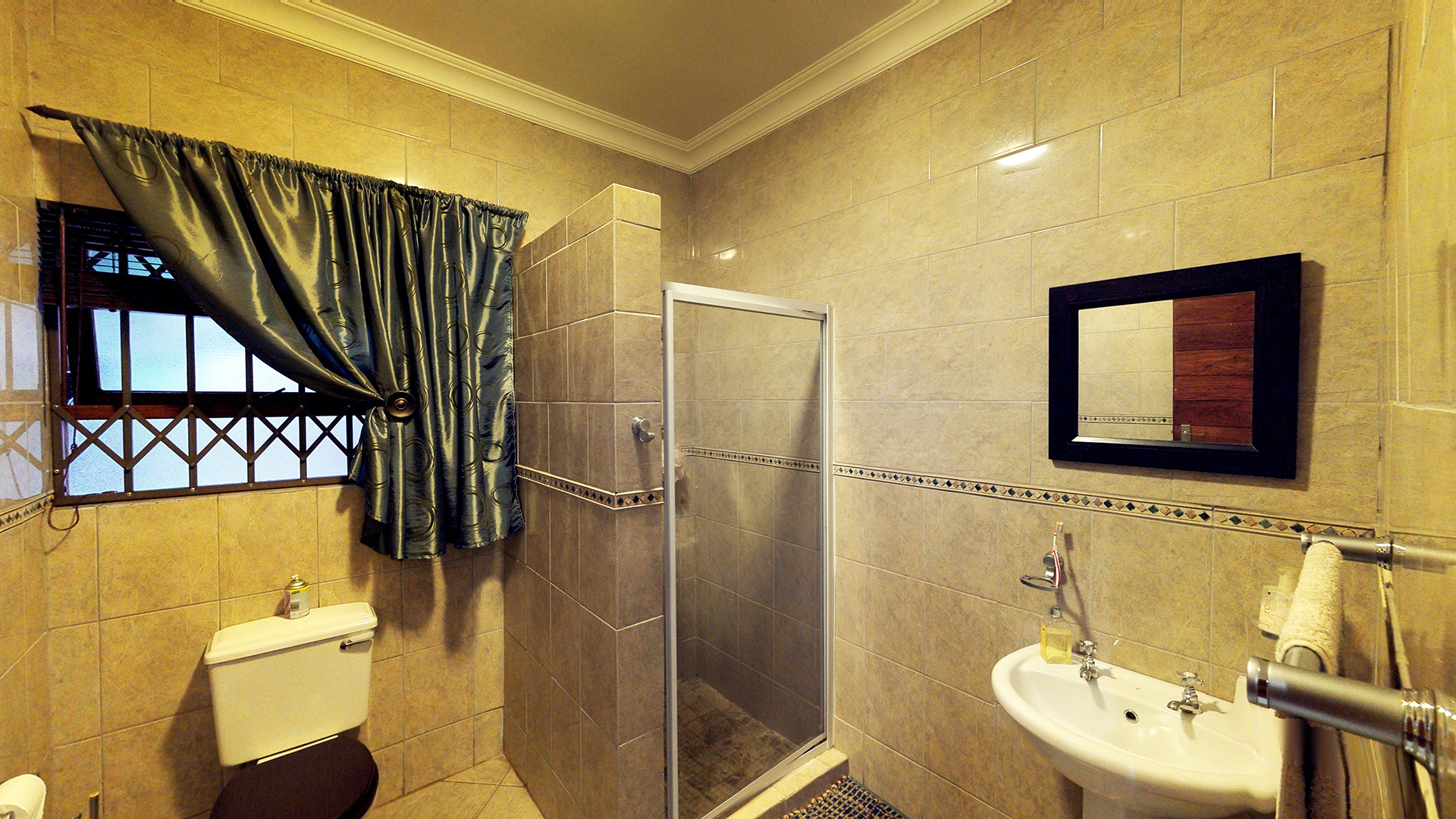 virtual tour bathroom