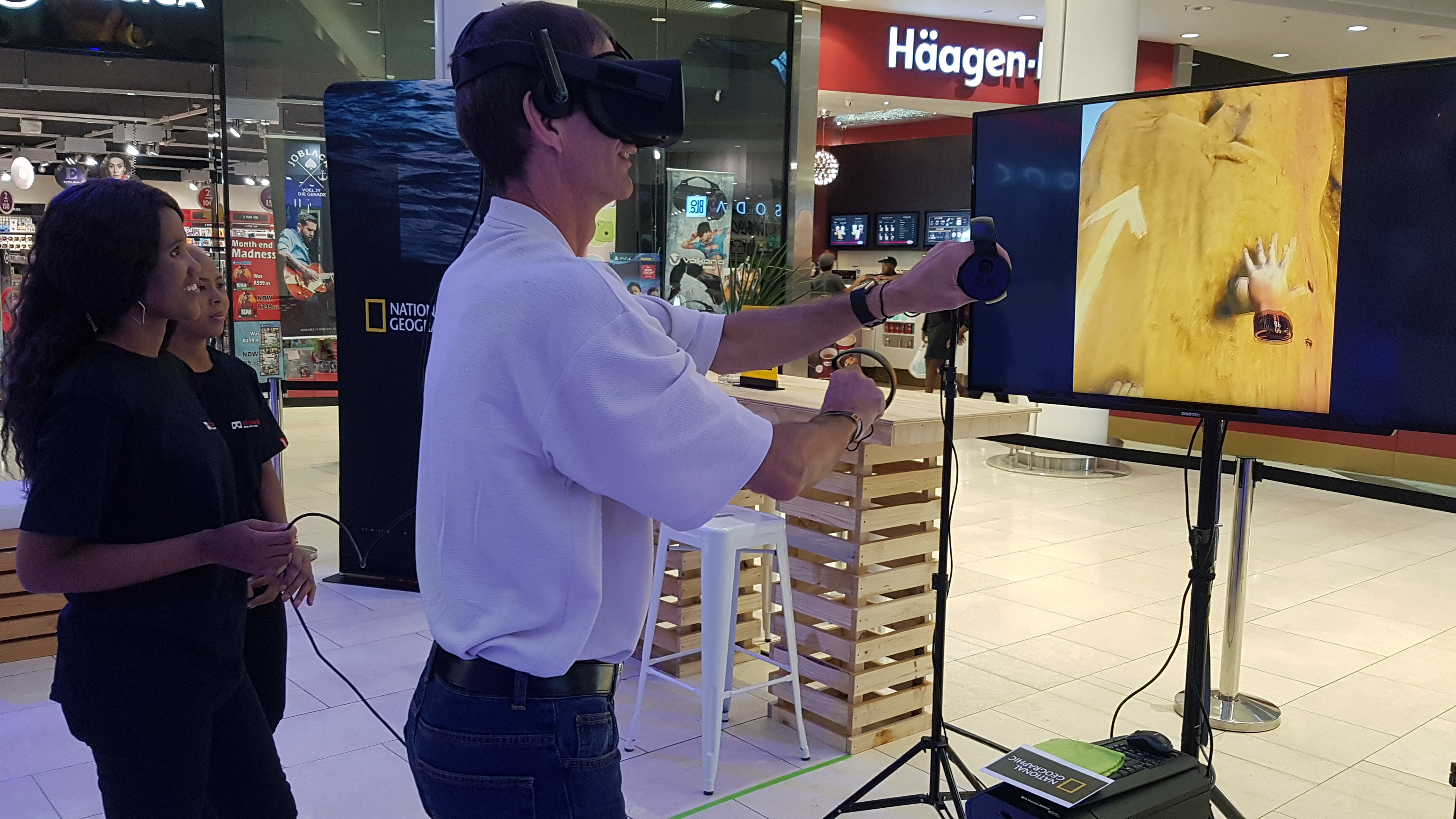 Virtual Reality Shopping Mall Events - Mixed Reality