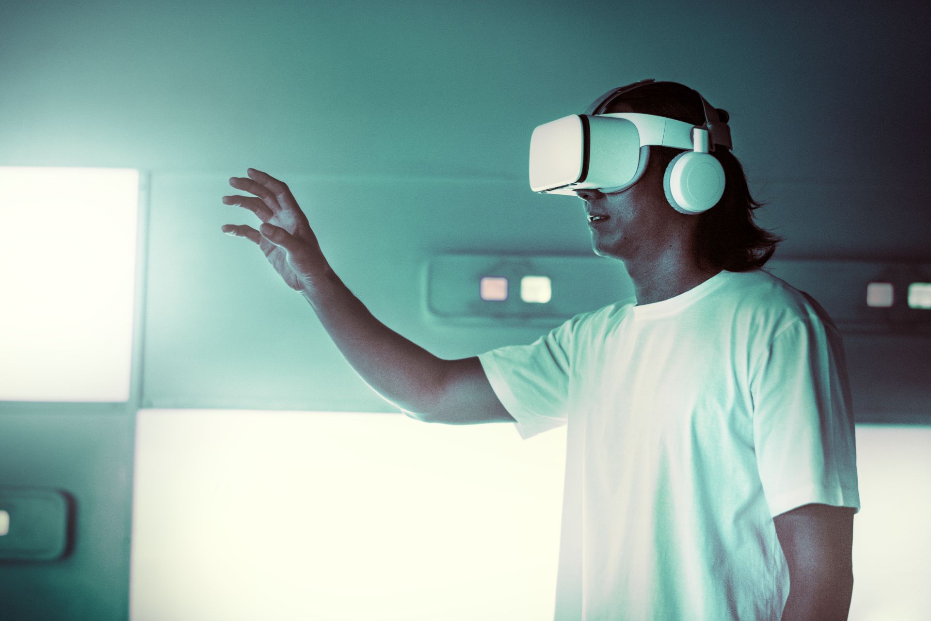 Navigating Real World Risks In Immersive Vr Environments 1